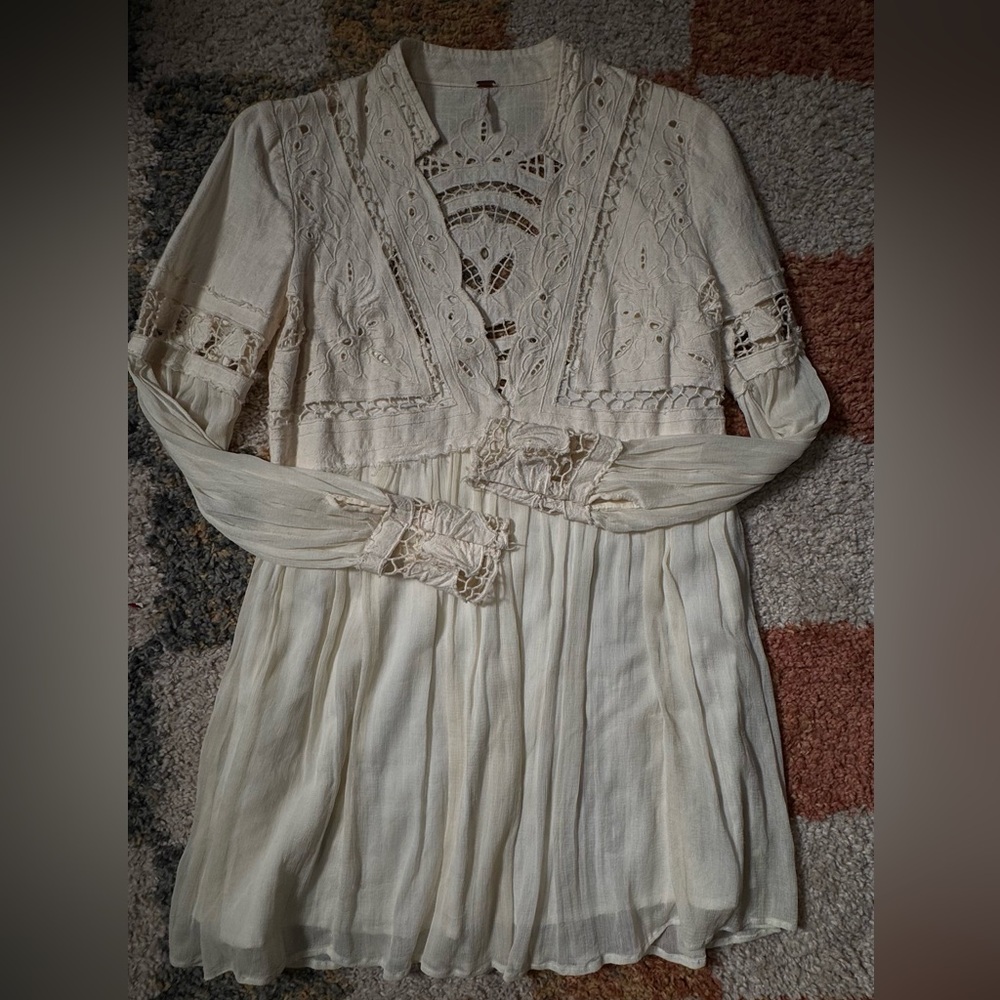 Free PeopleDreamland Cutwork V-Neck Crochet Mini Dress in ivory- size 8